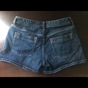 Low waist stretch blue jean shorts